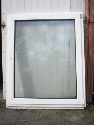 okno z demontażu białe o rozmiarze 140(wys) x 112(szer) jedno skrzydłowe uchylno rozwierne