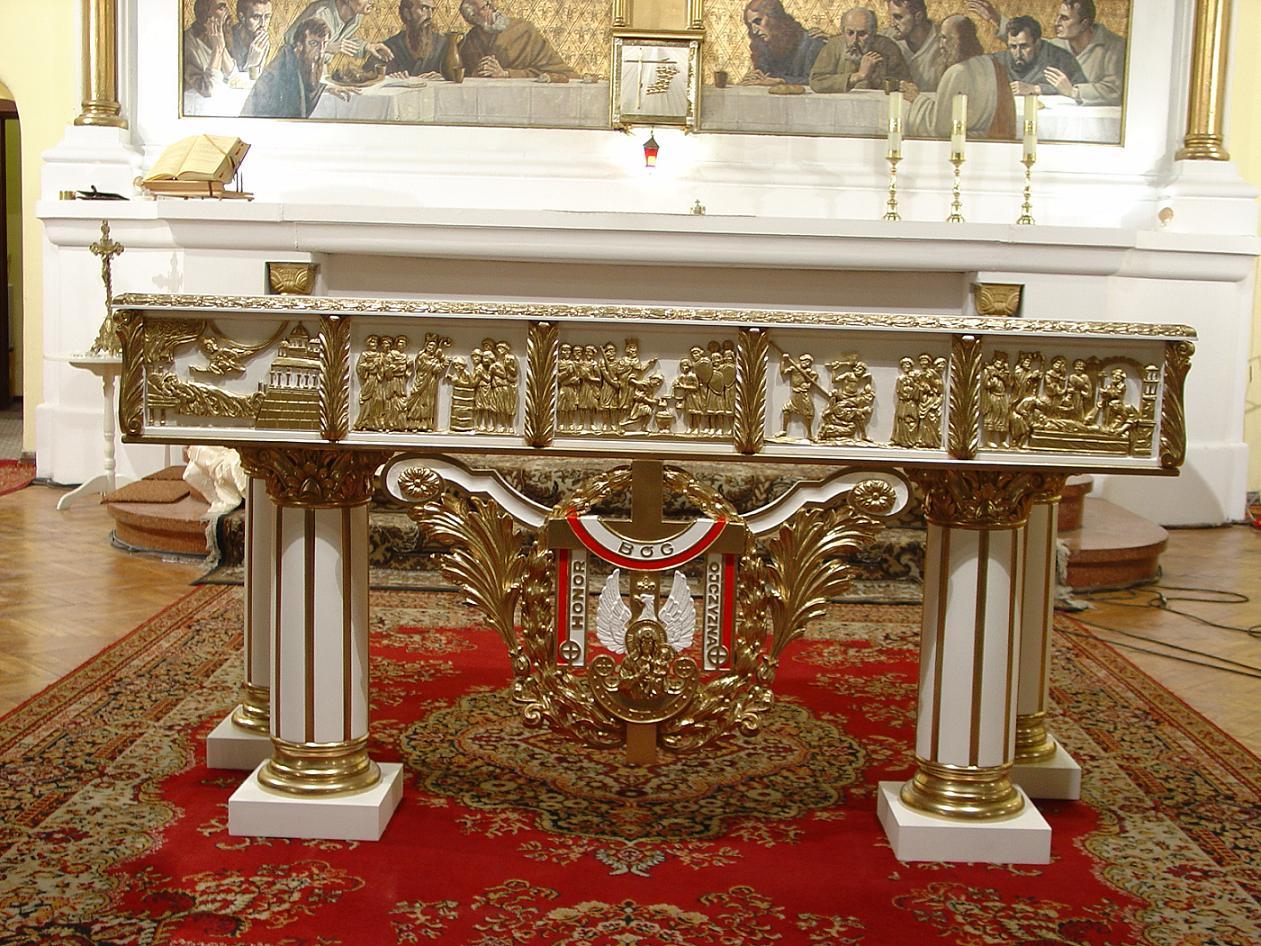 Ołtarz w kościele garnizonowym w Szczecinie