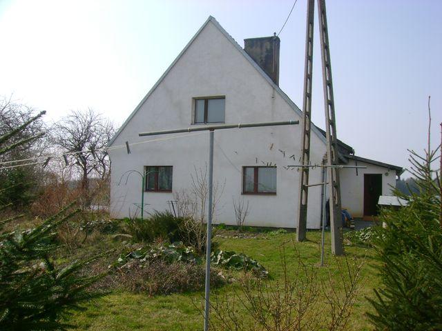 Widok domu od strony ogrodu