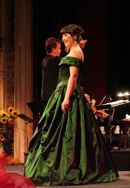 Suknia koncertowa z tafty. Uszyta dla pani Aleksandry Buczek - sopran.