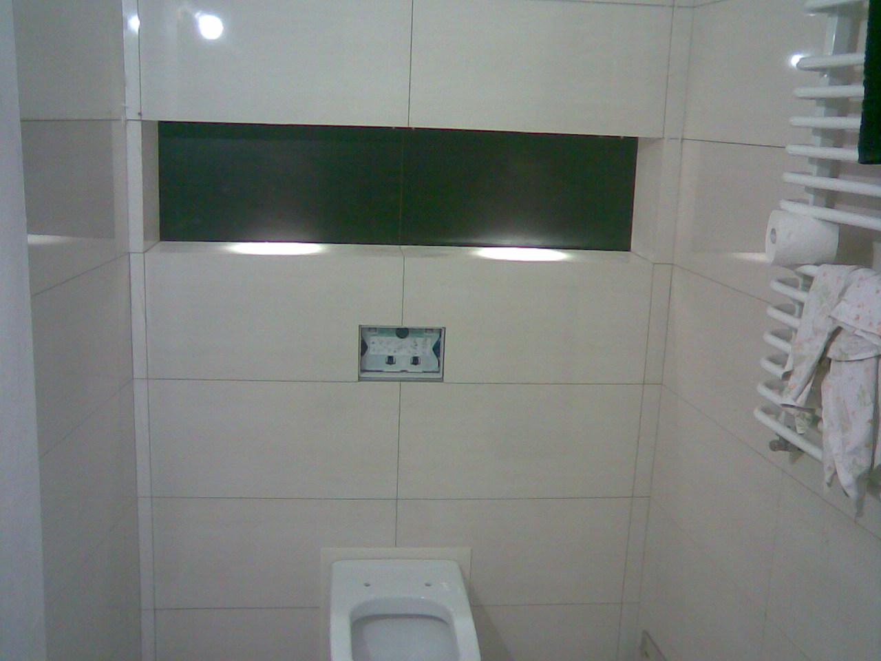 Propozycja zabudowy WC podwieszanego z półką podświetlaną