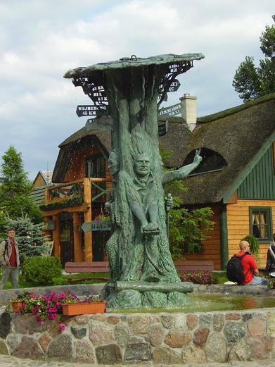 1) Pomnik fontanna wys.5m CEPR Szymbark