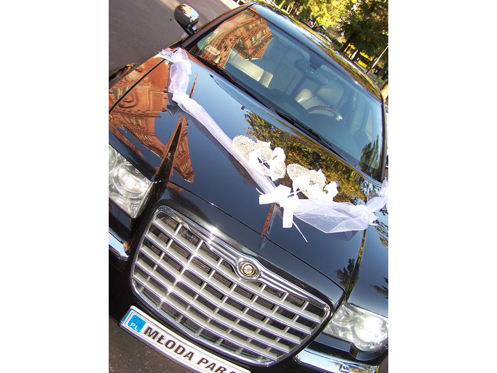 Chrysler 300C - wynajem limuzyny na ślub wesela.