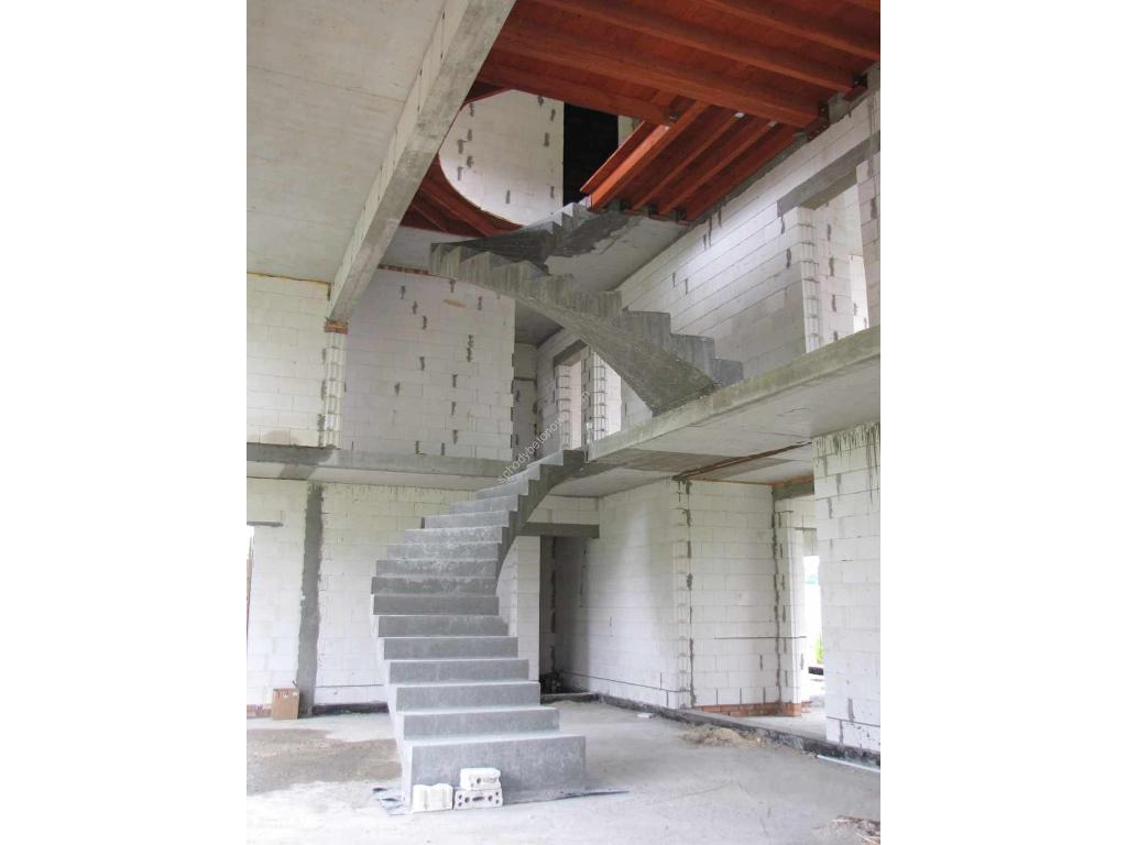 schody-betonowe-dywanowe-wspornikowe-z-barwionego-betonu-galeria