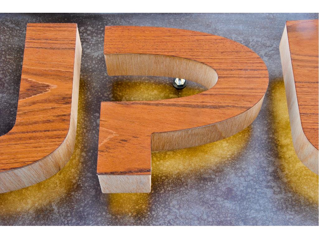 Przestrzenne litery z drewna 3D led