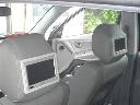 monitory LCD zainstalowane w zagłówkach auta