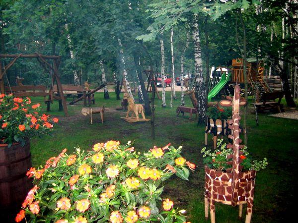 Restauracja na terenie lasu, egzotyczne zwierzęta, Grodzisk Mazowiecki, mazowieckie