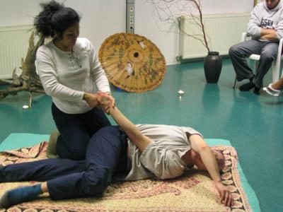Jestem terapeutką i nauczycielką jogicznego masażu tajskiego, indonezyjskiego, tajskiego masażu