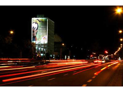 Oświetlenie reklamy ulicznej - kliknij, aby powiększyć