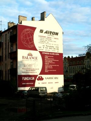 Reklama malowana na szyldach i fasadach