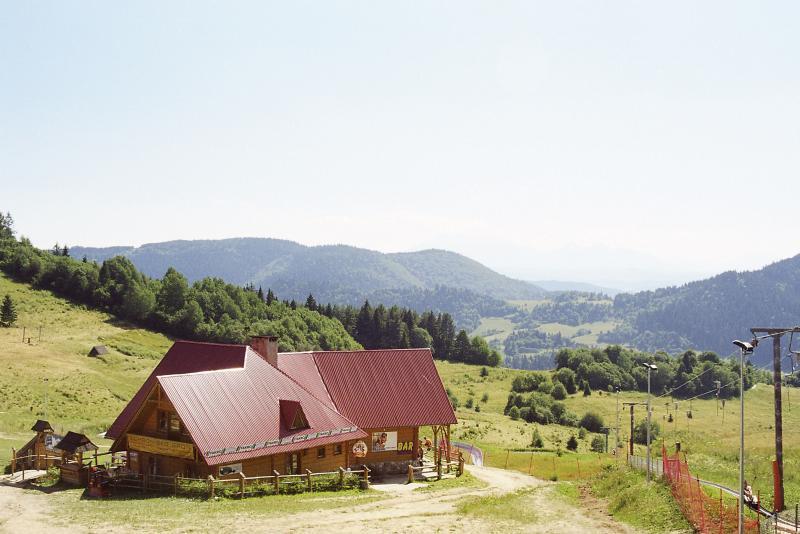 Reklama na budynku w wypoczynkowej miejscowosci, Szczawnica, małopolskie