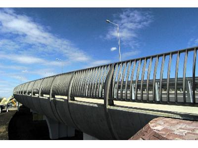 Balustrada kwasoodporna wiaduktu w Stalowej Woli  dł.200m x2 - kliknij, aby powiększyć