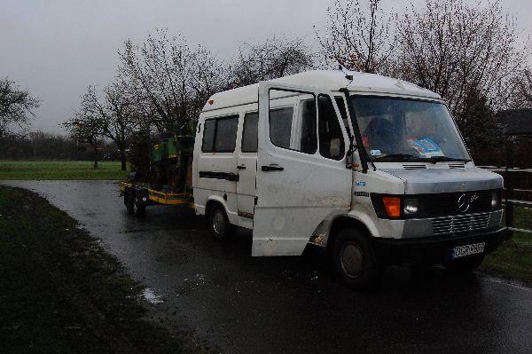 A całą mase ciągnie MB 208 najlepszy i najpewniejszy z samochodów dostawczych........