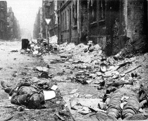 II wojna swiatowa była dla Wrocławia wielką tragedią-ruiny "Festug Breslau"