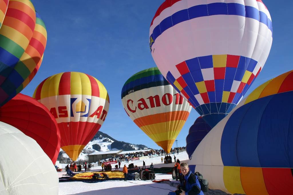 Start balonów w Alpach szwajcarskich