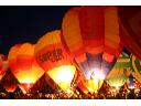 Nocny pokaz prawie 1000 balonów w Nowym Meksyku w USA