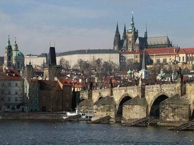 Praga - widok na wzgórze hradczańskie