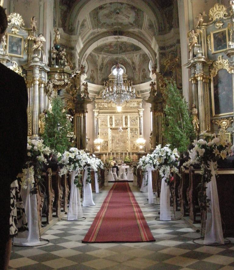 Kościół - Bernardyni Rzeszów - Dekoracja Alejka z kwiatów