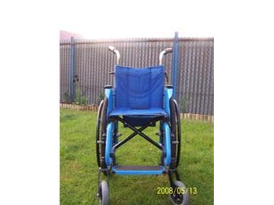 wózek inwalidzki dziecięcy w bardzo dobrym stanie - kliknij, aby powiększyć