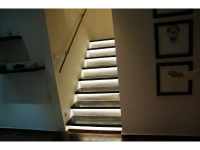 Podświetlenie diodowe schodów - kliknij, aby powiększyć