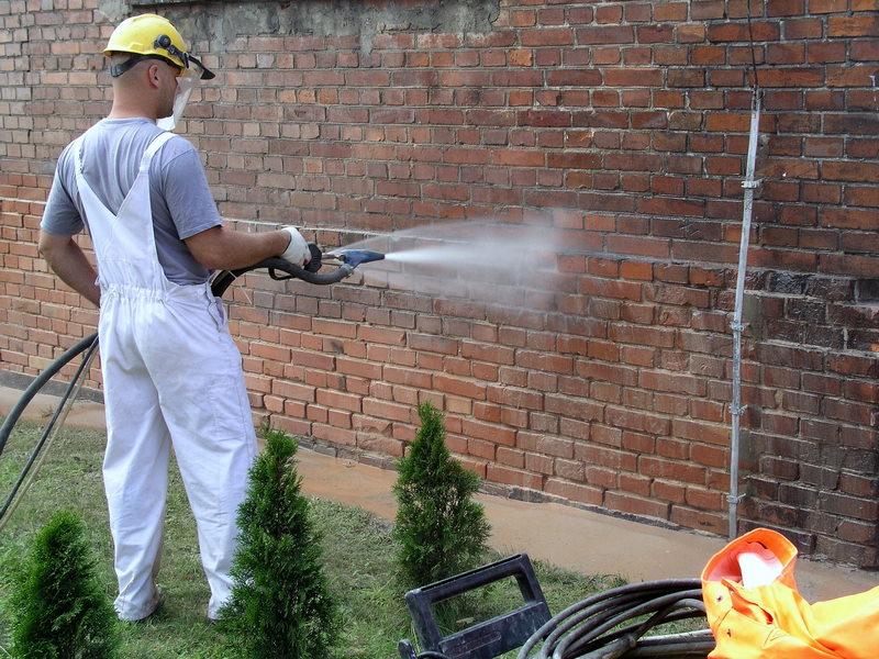 Oczyszczanie niskociśnieniowe w osłonie mgły wodnej