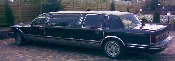 Do Ślubu elegancką limuzyną LINCOLN TownCar