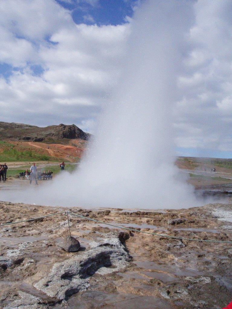 Wybuch islandzkiego gejzera - to siła , precyzja , konsekwencja