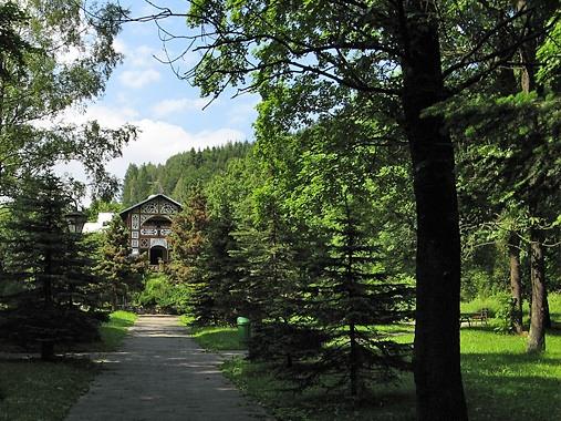 Park Słotwiński, w oddali Restauracja Koncertowa