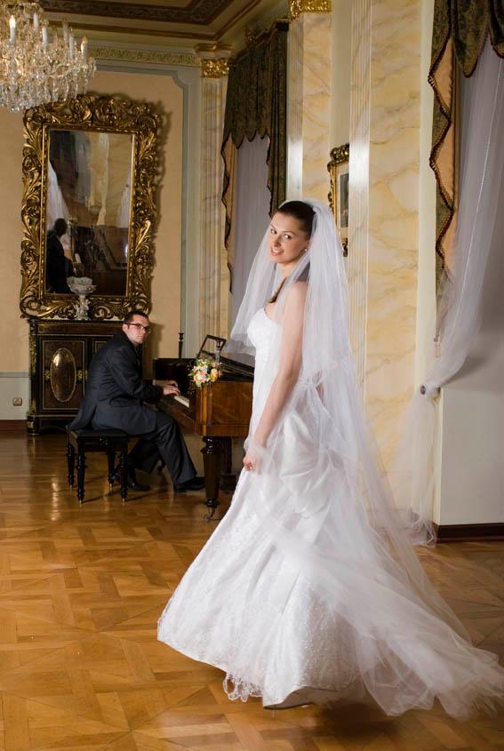 Zdjęcie ślubne we wnętrzach zamku w Bielsku-Białej