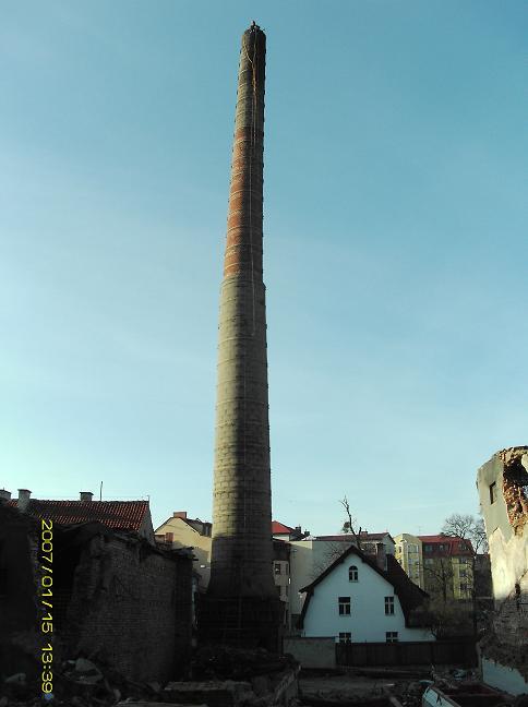 Rozbiórki kominów oraz innych obiektów przemysłowych .