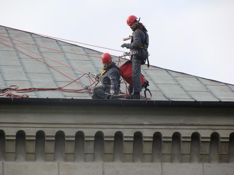 Przykładowy montaż systemu Ulight A, B - krawędzie rynnowe, wąskie gzymsy, parapety, itp.