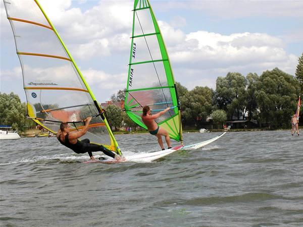 wypożyczamy sprzęt do windsurfingu, kajak, łódki wiosłowe, żaglówkę