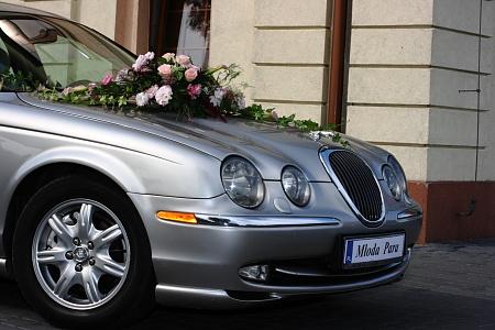 auto do ślubu, platynowy Jaguar S-type, limuzyna, samochód ślubny