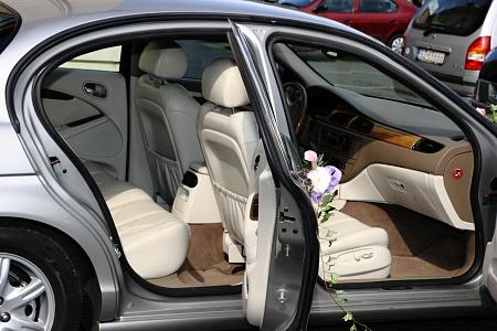 auto do ślubu, platynowy Jaguar S-type, limuzyna, samochód ślubny