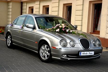 auto do ślubu ,platynowy Jaguar S-type, limuzyna , samochód ślubny