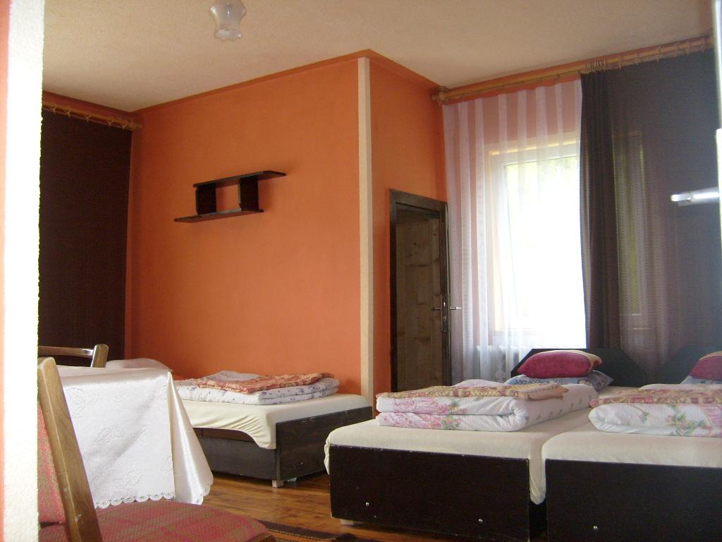 pokój z balkonem