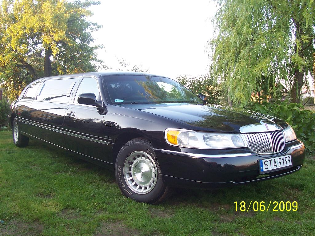 LINCOLN TOWN CAR