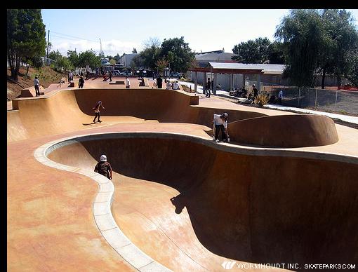 Betonowe skatepark