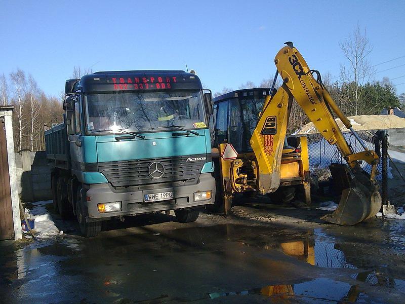 Mercedes 3-osiowy (12 metrów sześcienych), koparkoładowarka 3CX