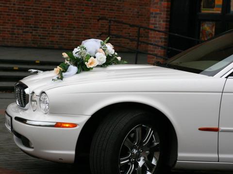 Jaguar XJ8 , auto do ślubu , fotografia ślubna, Wrocław, dolnośląskie