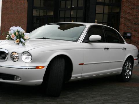 Jaguar XJ8 , auto do ślubu , fotografia ślubna, Wrocław, dolnośląskie