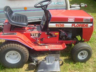 Kosiarka (posiadamy również kosiarkę traktorek firmy John Deere) - kliknij, aby powiększyć