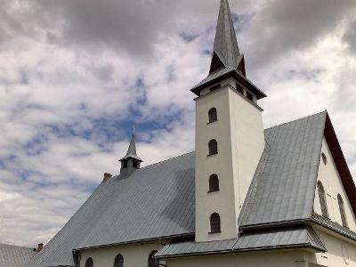 Pokrycia w technologii podwójnego rąbka stojącego (kościół p. wz. św. Alberta w Jabłonce) - kliknij, aby powiększyć