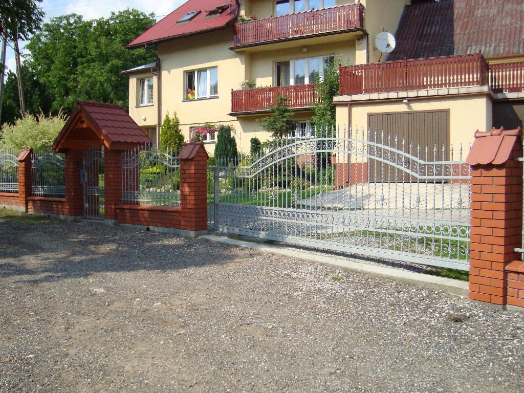 Schody, Balustrady nierdzewne, Bramy,KRAKÓW, Brzoskwinia, małopolskie