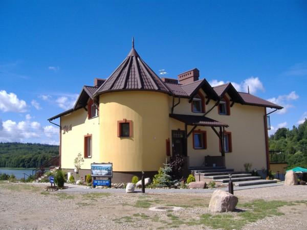 Pensjonat nad jeziorem LAKESIDE - noclegi, sala i restauracja nad jeziorem na Kaszubach