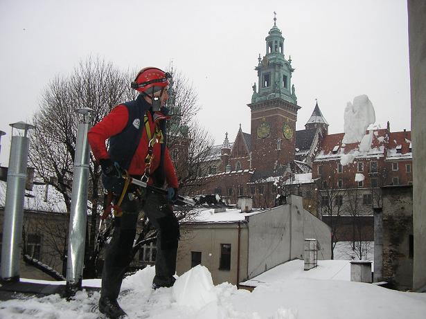 Odśnieżanie dachów skośnych