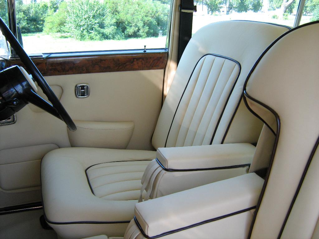 Rolls Royce 1979 cały w jasnej skórze