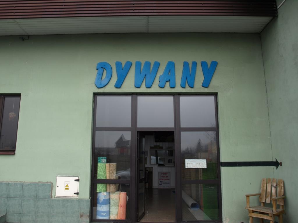 Polecamy asortyment sklepu prowadzącego punkt przyjęć. W ofercie m. in. dywany i wykładziny.