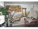 Mural o tematyce greckiej w salonie prywatnego domu