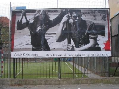 Tablice reklamowe (billboardy) na na parkingach su